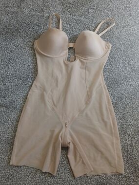 Shapellx Women’s Nude Shapewear Bodysuit with Built-In Bra Size L